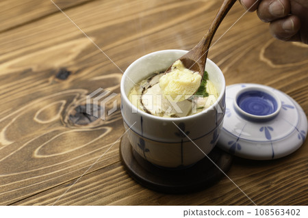 Chawanmushi with matsutake mushrooms 108563402
