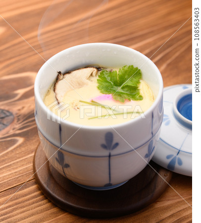 Chawanmushi with matsutake mushrooms 108563403