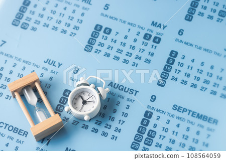 Image of clock, hourglass, calendar 108564059