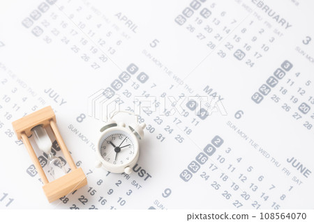 時鐘、沙漏、日曆的圖像 108564070