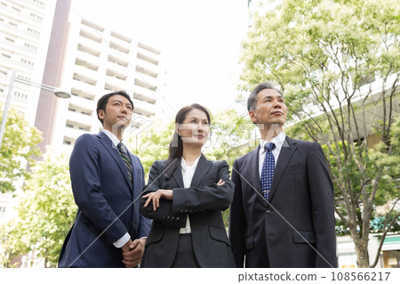 Business image looking up 108566217