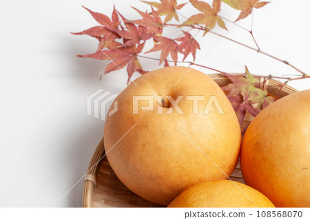 Autumn fruit Pears are loved by both adults and children. Autumn fruit Pears are loved by both adults and children. 108568070