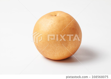 Autumn fruit Pears are loved by both adults and children. 108568075