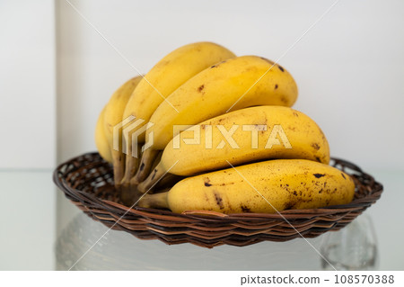 banana kitchen fruit tropical bunch fresh ripe ripe banana バナナ daiso 108570388