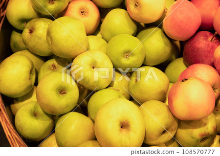 Apples in wicker baskets in supermarket, top view 108570777