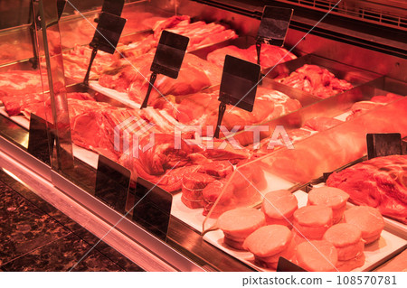 Showcase with meat and price tags in supermarket Showcase with meat and price tags in supermarket 108570781