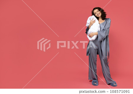 A girl with a pillow on a pink background. 108571091