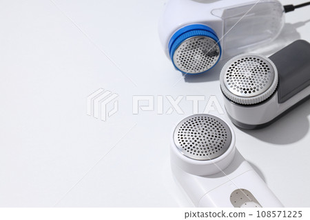 A machine for shaving fabric on clothes, on a light background. 108571225