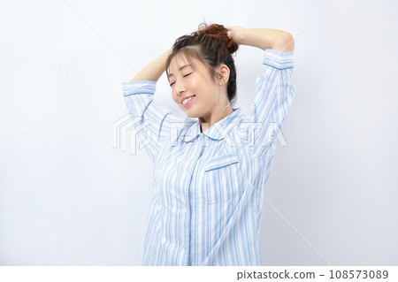 Image of a young woman who wakes up in the morning Image of a young woman who wakes up in the morning 108573089