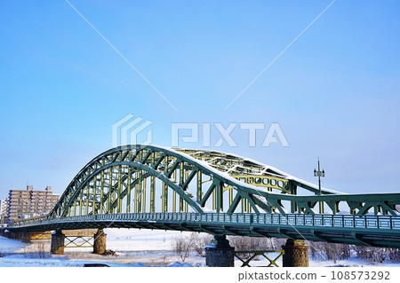 冬天的旭橋(北海道旭川市) 冬天的旭橋(北海道旭川市) 108573292