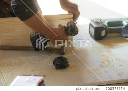 一個用木頭當木匠的人 一個用木頭當木匠的人 108573654