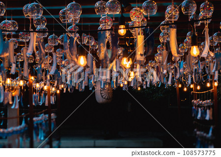 Shot of the wind chimes of Shizumoto Shrine in Shimamoto Town, Mishima-gun, Osaka Prefecture 108573775