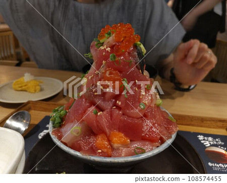 鮪魚碗是漫畫拼盤 108574455