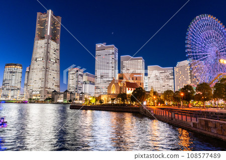 《神奈川縣》橫濱港未來/辦公室燈火通明的夜景 108577489