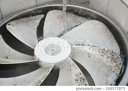 cleaning dirty electric fan 108577973