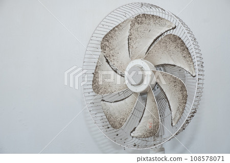 清潔髒電風扇 108578071