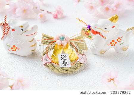 龍年賀年卡材料 | 龍、迎春裝飾、櫻花 108579252