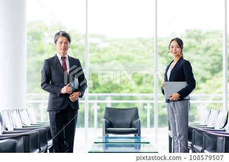 Business people having business negotiations 108579507