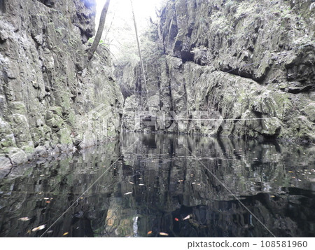 11月的三段峽美景 108581960