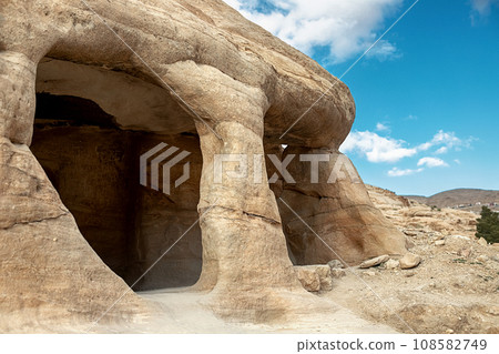 View of caves and dwellings carved by man into sandstone rock. Petra, Jordan 108582749