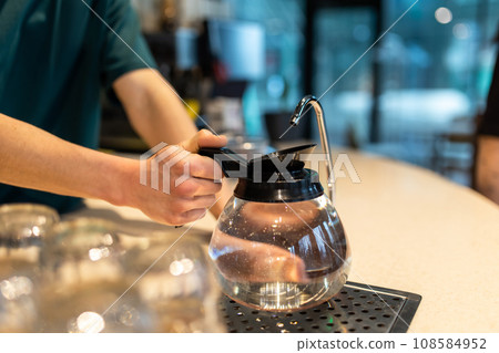 Close up picture of a woman hand holding a kettle Close up picture of a woman hand holding a kettle 108584952