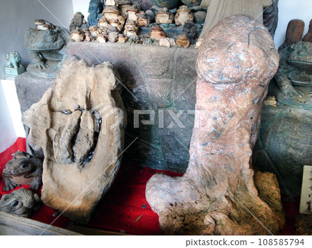 Deity enshrined in shrines, hidden treasures, child treasures Deity enshrined in shrines, hidden treasures, child treasures 108585794