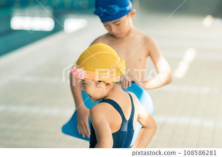 孩子們游泳 108586281