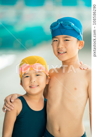 孩子們游泳 108586290