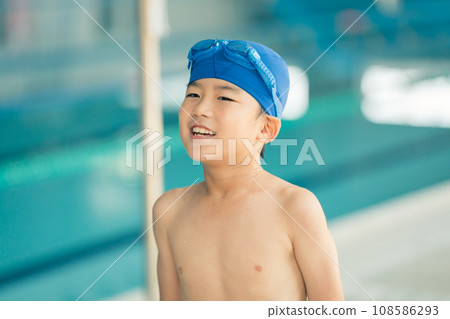 Kids swimming 108586293