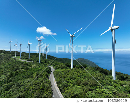 愛媛縣伊方町定岬風力發電廠的風車 愛媛縣伊方町定岬風力發電廠的風車 108586629