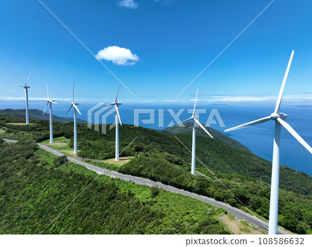 愛媛縣伊方町定岬風力發電廠的風車 愛媛縣伊方町定岬風力發電廠的風車 108586632