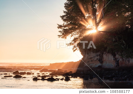 Rocky Shore on the Pacific Ocean Coast. Sunny Sunset. Nature Background 108588177