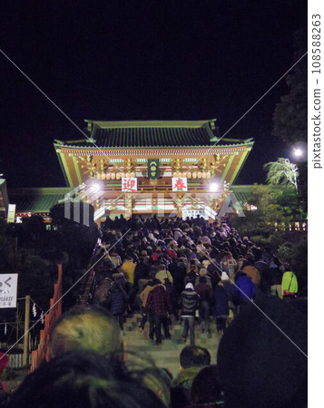 新年的鶴岡八幡宮 108588263