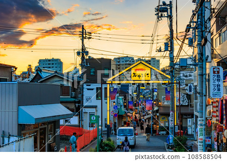 Dusk in Nishi-Nippori, Arakawa-ku, Tokyo 108588504