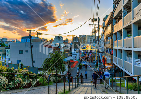 Dusk in Nishi-Nippori, Arakawa-ku, Tokyo Dusk in Nishi-Nippori, Arakawa-ku, Tokyo 108588505