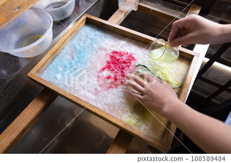 Children experiencing paper making Children experiencing paper making 108589484