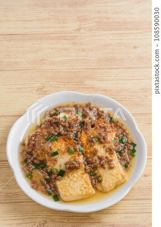 Tofu steak with ground meat sauce Tofu steak with ground meat sauce 108590030