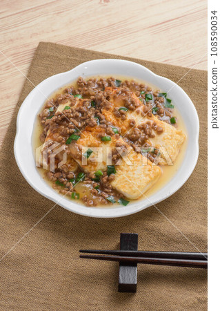 Tofu steak with ground meat sauce Tofu steak with ground meat sauce 108590034