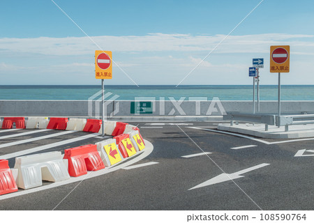 Coastline parking area 108590764