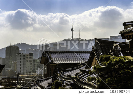 Bukchon Hanok Village, Korean traditional house in Seoul, South Korea 108590794