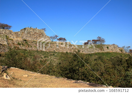 Scenery of Takeda Castle on a clear autumn day 108591712