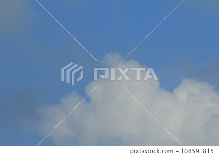 藍天白雲飄浮 藍天白雲飄浮 108591815