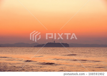 Shonan Enoshima before dawn Shonan Enoshima before dawn 108591902