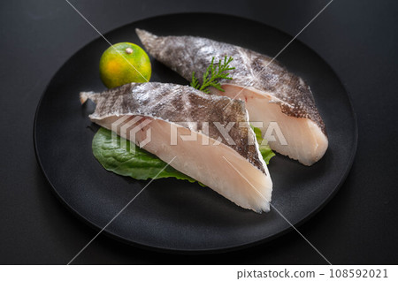 Fillet of sea cod prepared with salted seaweed 108592021