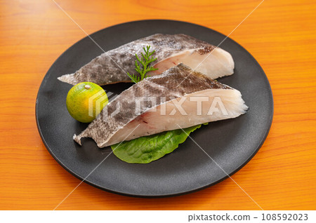 Fillet of sea cod prepared with salted seaweed 108592023