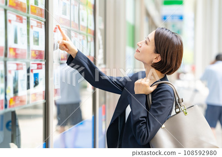 尋找房地產的女人 尋找房地產的女人 108592980