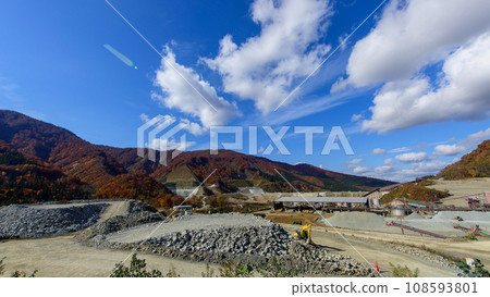 2023 年 11 月，從秋田縣上游觀景台看成瀨水壩施工現場 108593801