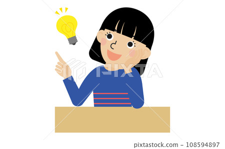 一名穿著長袖衣服的黑髮日本女子坐在辦公桌前思考。 108594897