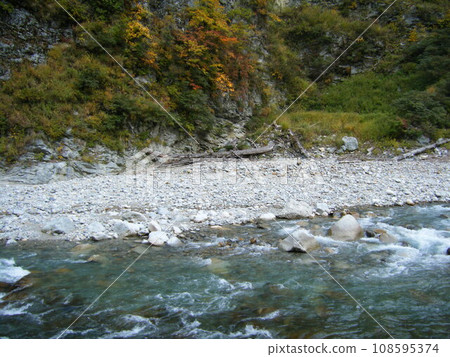 Kurobe Gorge where you can fully enjoy the great outdoors by trolley train Kurobe Gorge where you can fully enjoy the great outdoors by trolley train 108595374