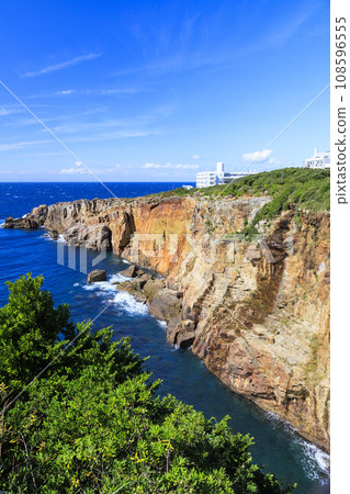 Shirahama three-step wall 108596555